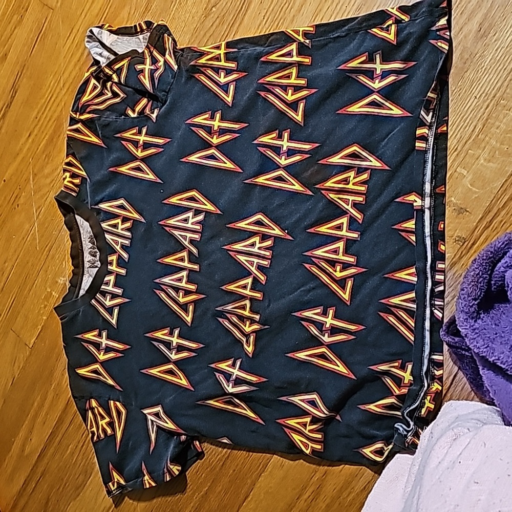 Def Leppard graphic tshirt
